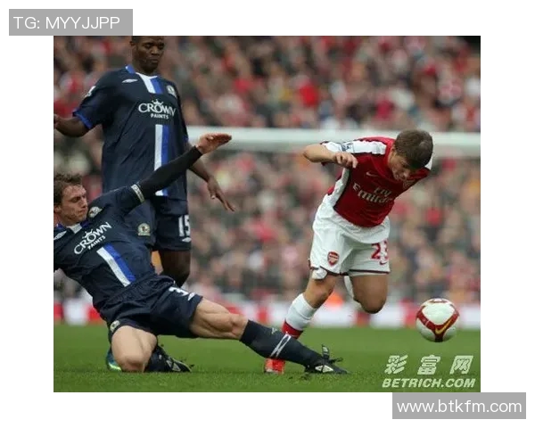 足球场上的意外时刻各路明星纷纷被绊倒的搞笑瞬间回顾 足球场上的意外时刻各路明星纷纷被绊倒的搞笑瞬间回顾